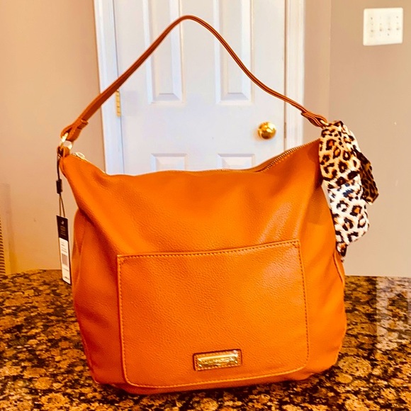 Gorgeous London Fog Hobo hand bag. - Picture 3 of 8